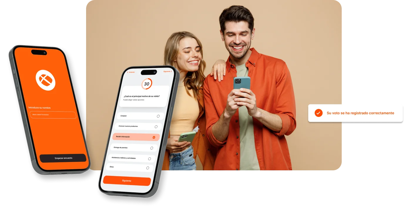 Pareja se divierte con sus móviles. Ejemplo app interactiva